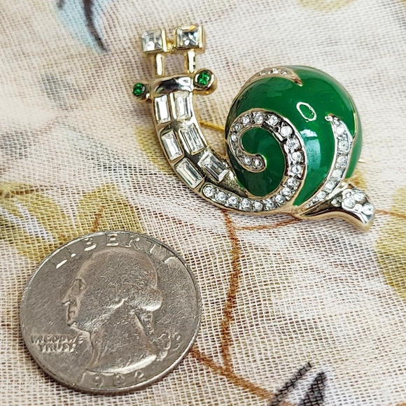 Unsigned Jomaz Mazer Vintage Gold Tone Green Enameled Rhinestone Snail Brooch - Picture 6 of 7
